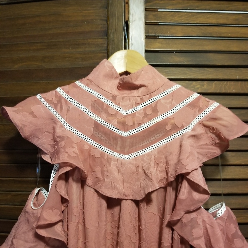 Elliatt Peach Midi Dress - Picture 6 of 8